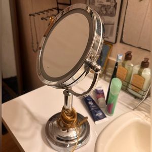 Magnified mirror